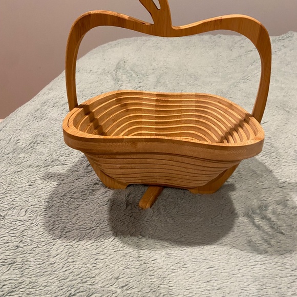 Oh! Nuts Apple-Shaped Collapsible Wooden Fruit Basket – Decorative & Functional - Picture 8 of 9
